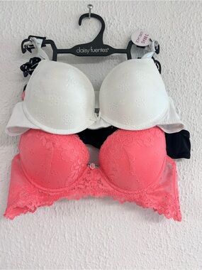 Daisy Fuentes Push Up T-shirt Bra Sz 34B Women's 3Pack Pink White and Black Lace